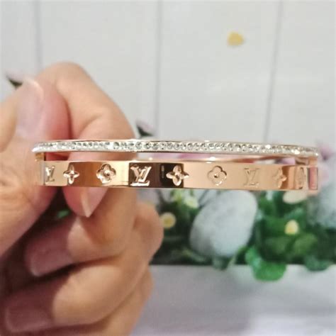 gelang louis vuitton emas|louis vuitton gelang collection.